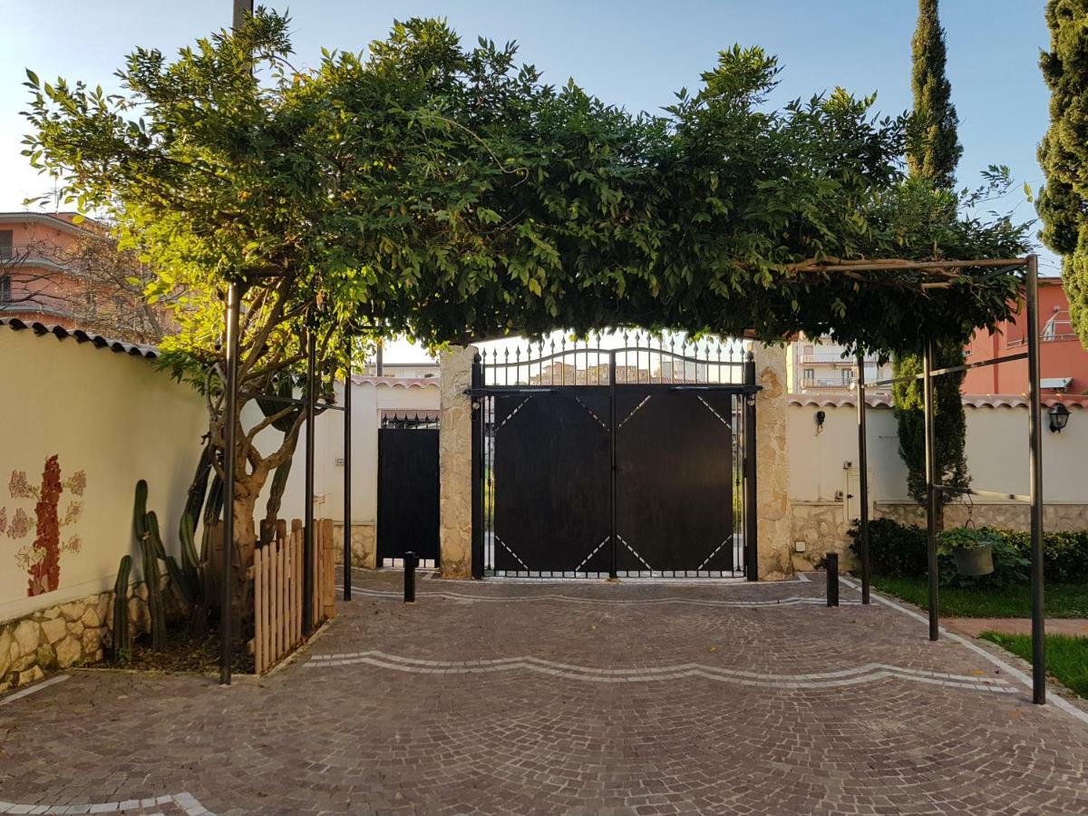Tabor 1 Garden & Parking Apartment Naples Exterior photo